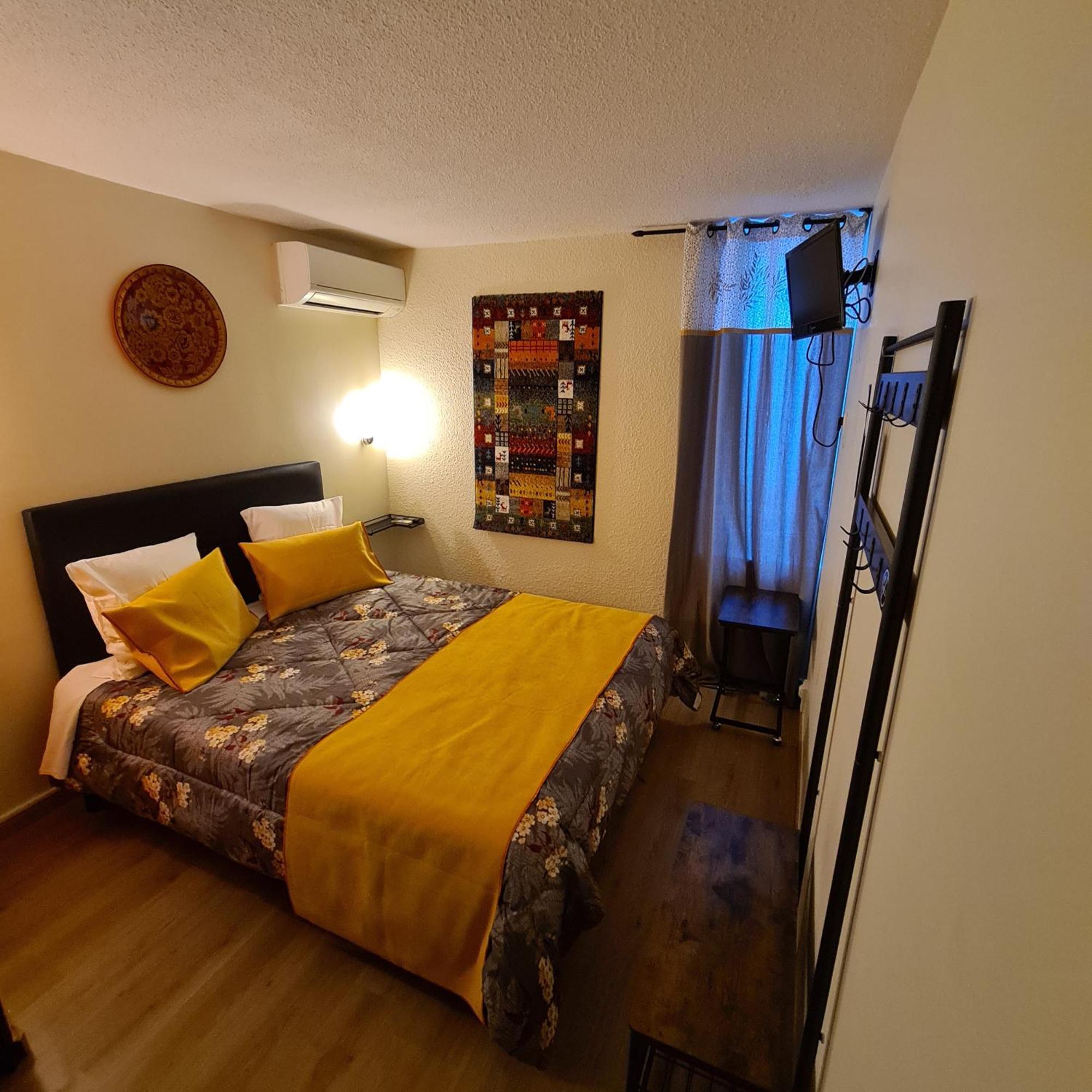 Hotel L'Etoile Aeroport - A61 Carcassonne Eksteriør billede
