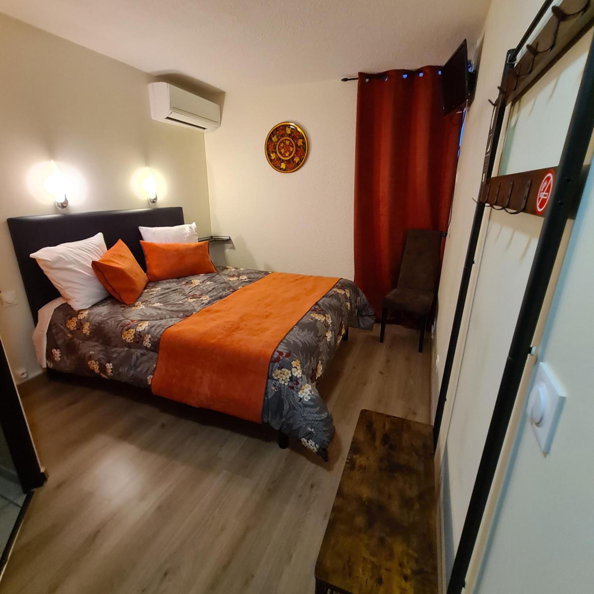 Hotel L'Etoile Aeroport - A61 Carcassonne Eksteriør billede